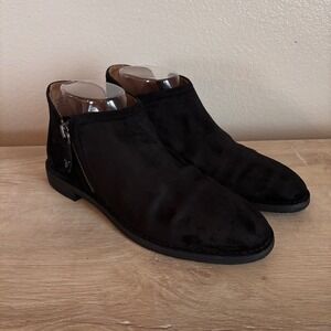 Trask Black Suede Ankle Boots Side Zip Vibram Sole Size 8